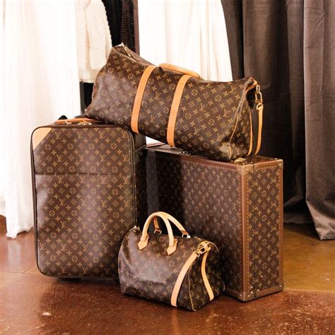 louis vuitton luggage set china